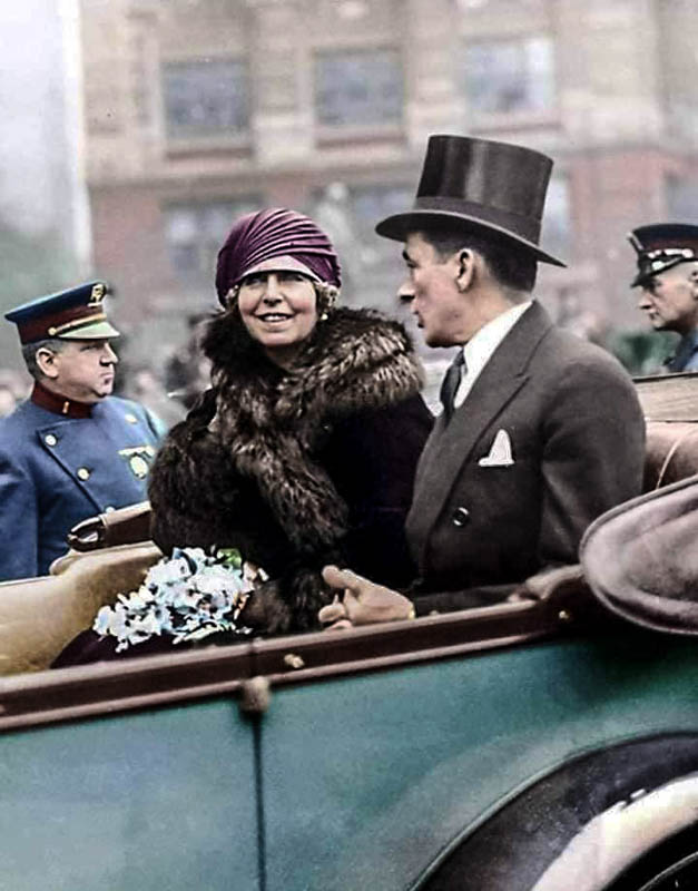 Regina Maria a României, alături de primarul orașului New York, James Wolker în anul 1926