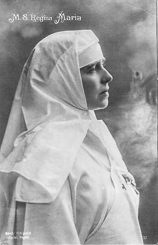 2. Regina Maria, îmbrăcată în uniforma de soră medicală a Crucii Roşii, 1918 <br /> Sursă foto: Arhivele Naționale ale României