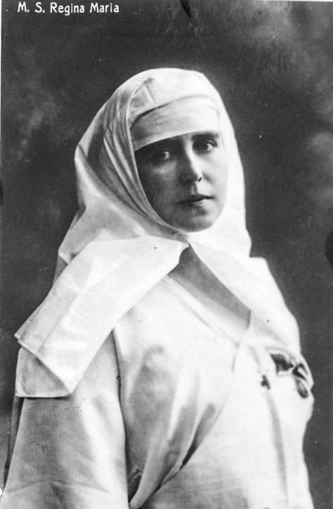  Regina Maria, îmbrăcată în uniforma de soră medicală a Crucii Roşii, 1918 <br /> Sursă foto: Arhivele Naționale ale României