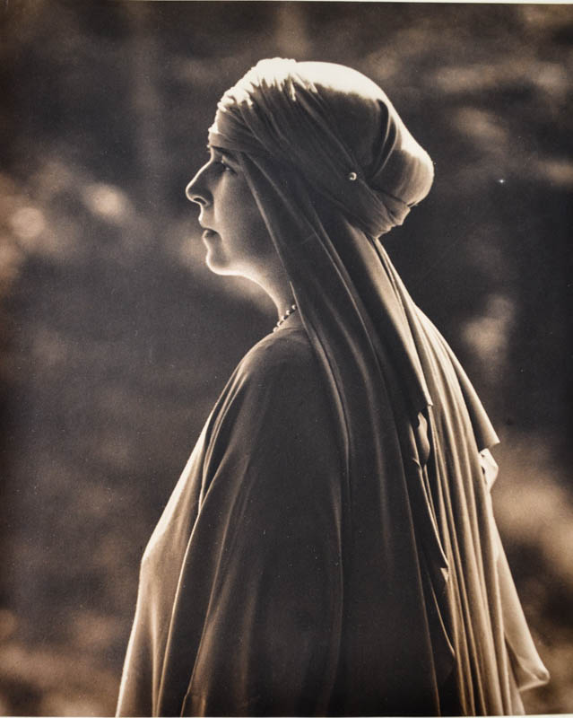 Regina Maria la Castelul Bran. Sursă foto: Arhivele Naționale ale României