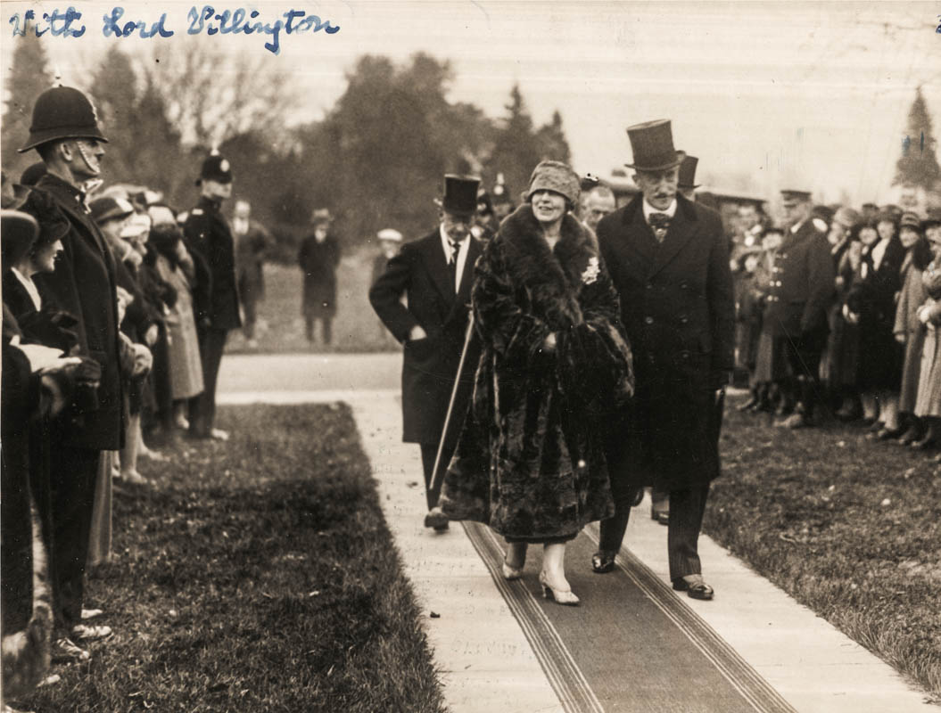 Regina Maria primită de guvernatorul general al Canadei, Lordul Willingdon <br /> Sursă foto: Arhivele Naționale ale României